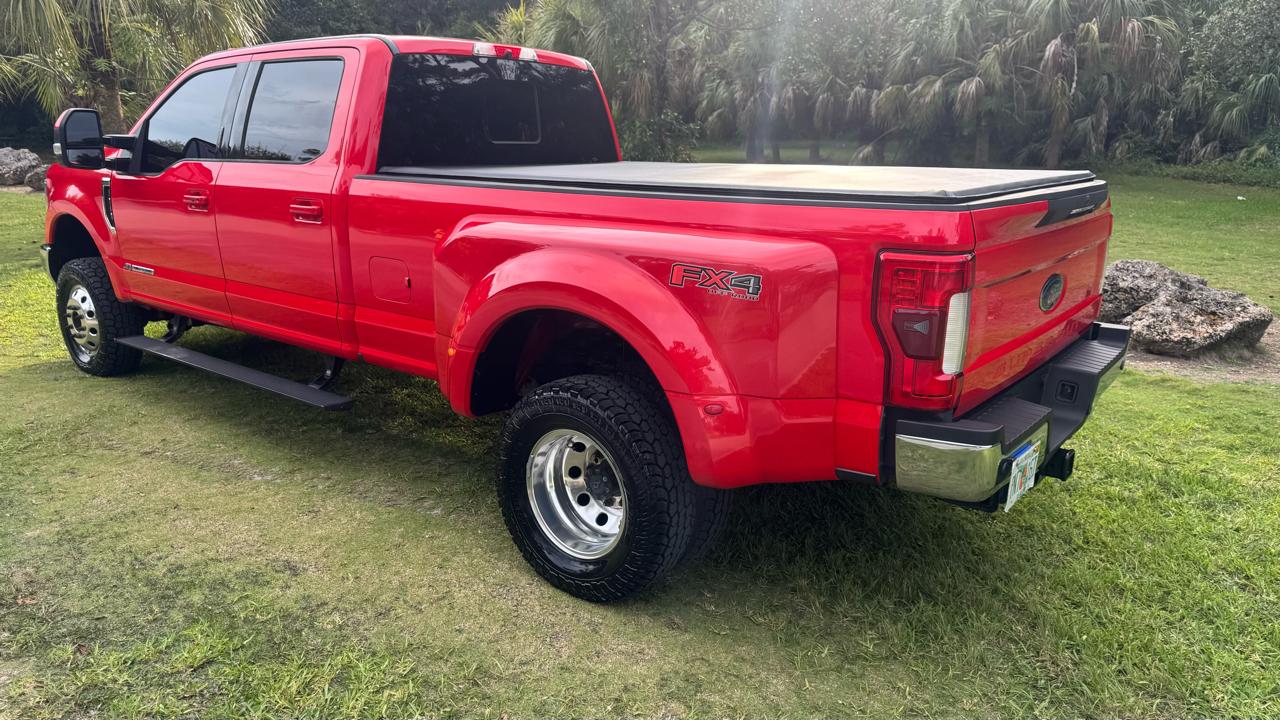 Ford Super Duty F-350 DRW Lariat 4WD Crew Cab 8' Box 2017