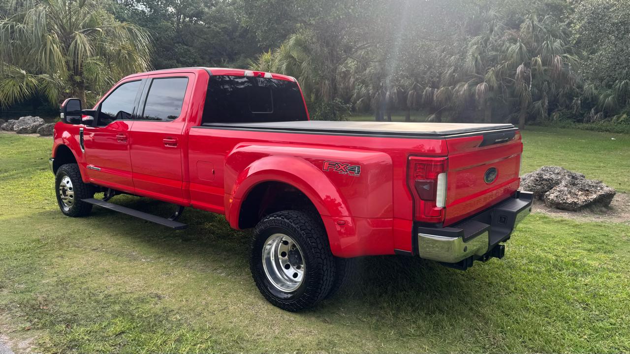 Ford Super Duty F-350 DRW Lariat 4WD Crew Cab 8' Box 2017