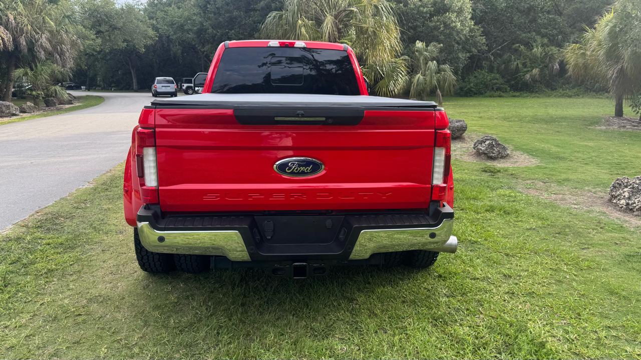 Ford Super Duty F-350 DRW Lariat 4WD Crew Cab 8' Box 2017