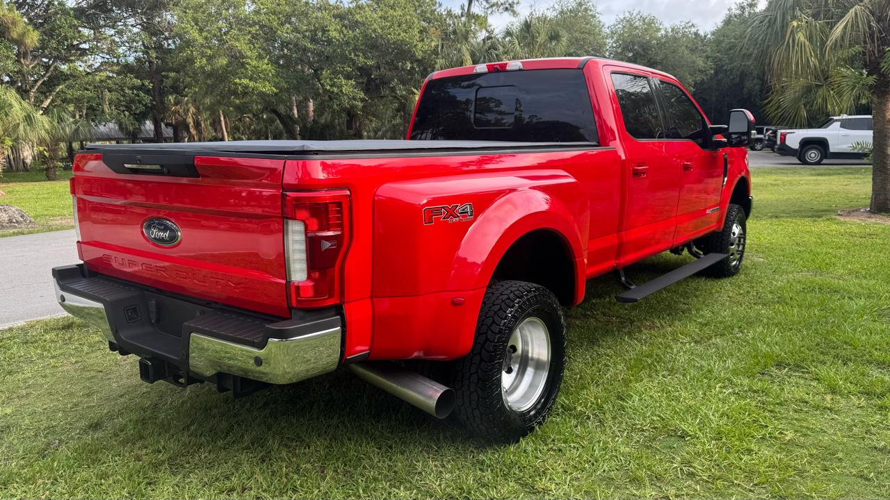 Ford Super Duty F-350 DRW Lariat 4WD Crew Cab 8' Box 2017