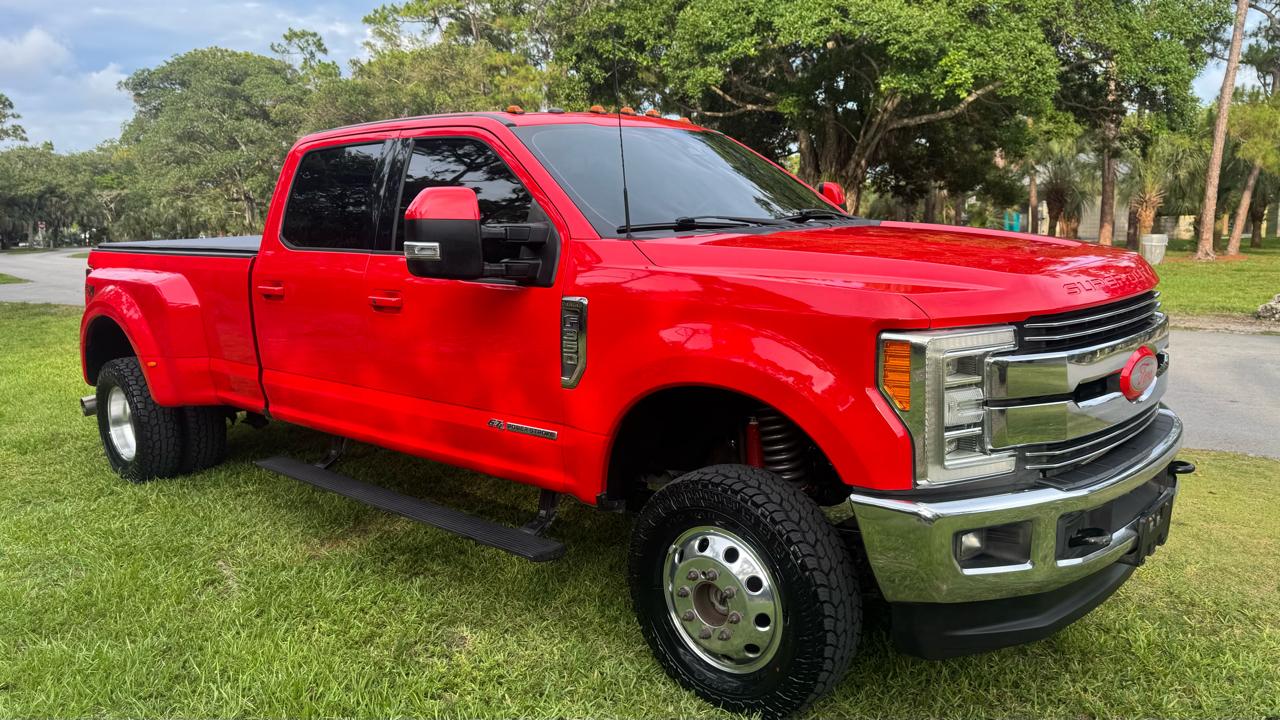 Ford Super Duty F-350 DRW Lariat 4WD Crew Cab 8' Box 2017