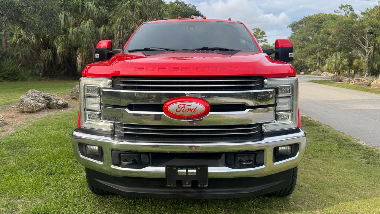 Ford Super Duty F-350 DRW Lariat 4WD Crew Cab 8' Box 2017