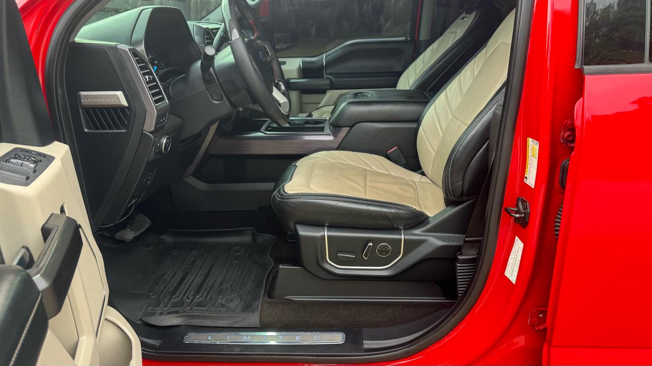 Ford Super Duty F-350 DRW Lariat 4WD Crew Cab 8' Box 2017