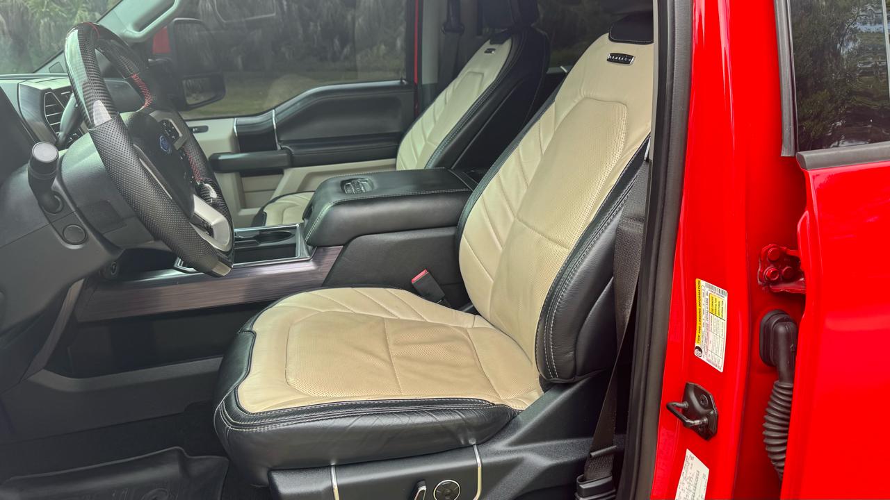 Ford Super Duty F-350 DRW Lariat 4WD Crew Cab 8' Box 2017