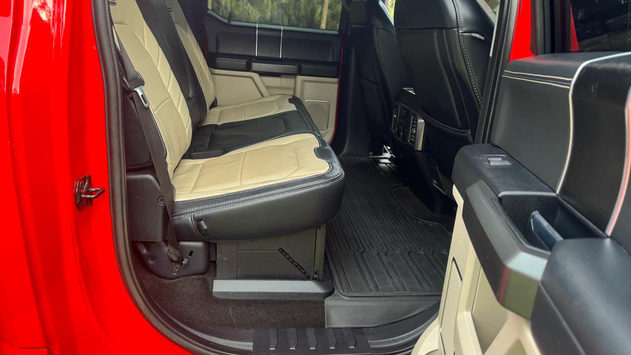 Ford Super Duty F-350 DRW Lariat 4WD Crew Cab 8' Box 2017