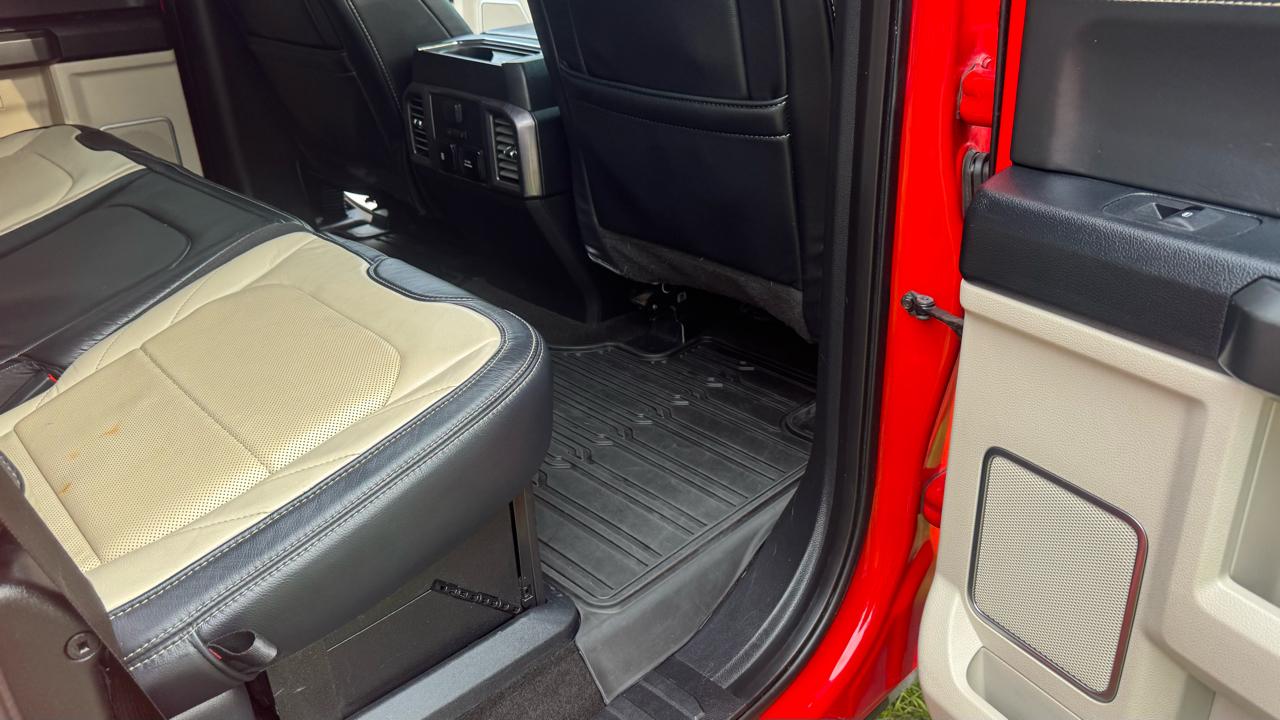 Ford Super Duty F-350 DRW Lariat 4WD Crew Cab 8' Box 2017