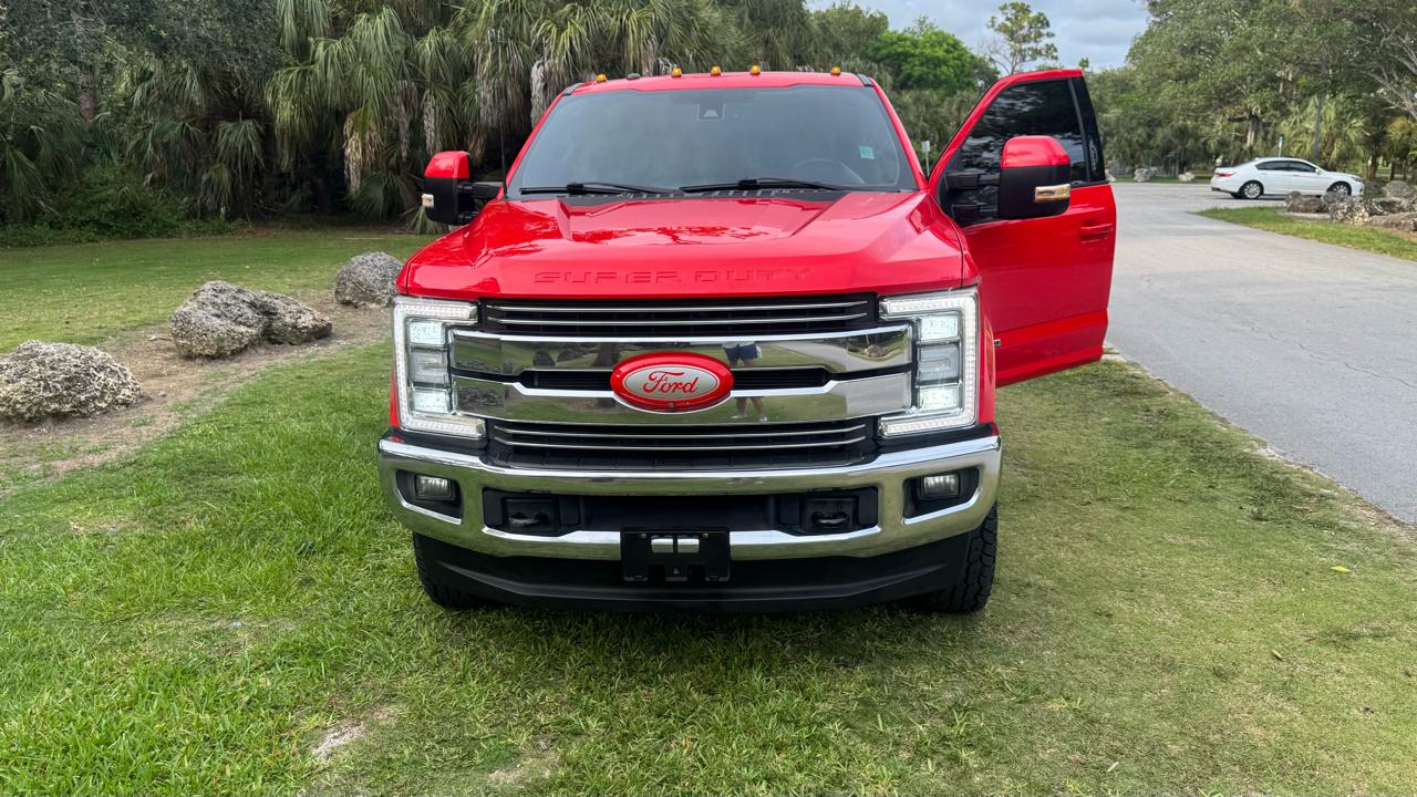 Ford Super Duty F-350 DRW Lariat 4WD Crew Cab 8' Box 2017