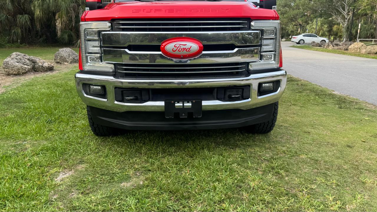 Ford Super Duty F-350 DRW Lariat 4WD Crew Cab 8' Box 2017