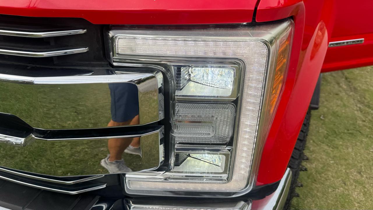 Ford Super Duty F-350 DRW Lariat 4WD Crew Cab 8' Box 2017