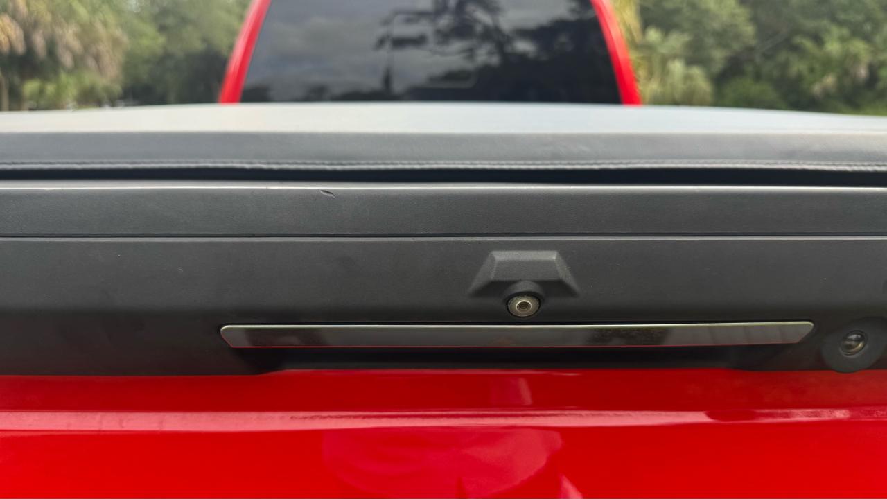 Ford Super Duty F-350 DRW Lariat 4WD Crew Cab 8' Box 2017