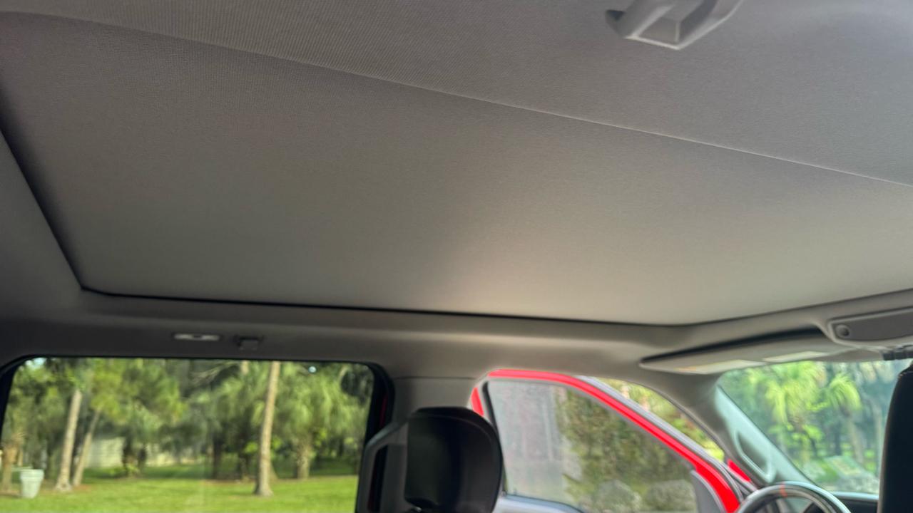 Ford Super Duty F-350 DRW Lariat 4WD Crew Cab 8' Box 2017