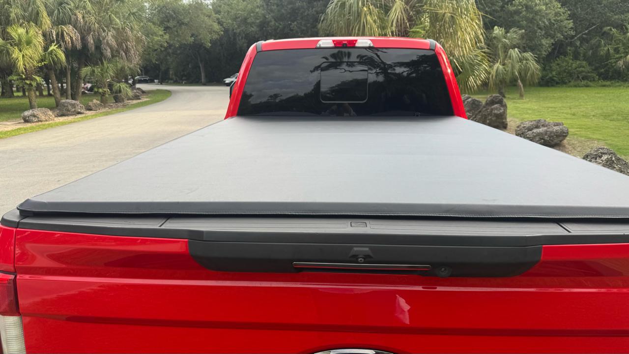 Ford Super Duty F-350 DRW Lariat 4WD Crew Cab 8' Box 2017