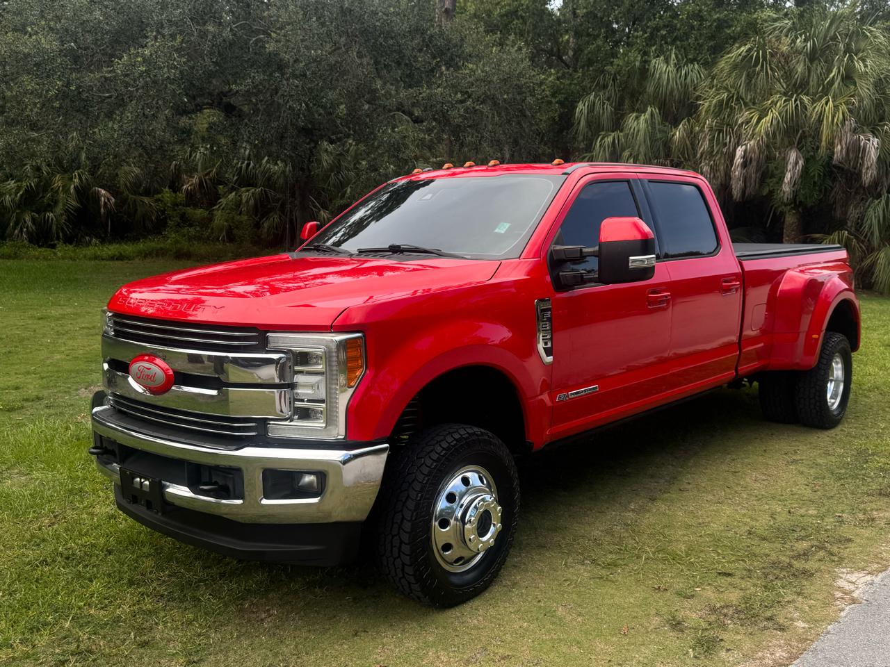 Ford Super Duty F-350 DRW Lariat 4WD Crew Cab 8' Box 2017