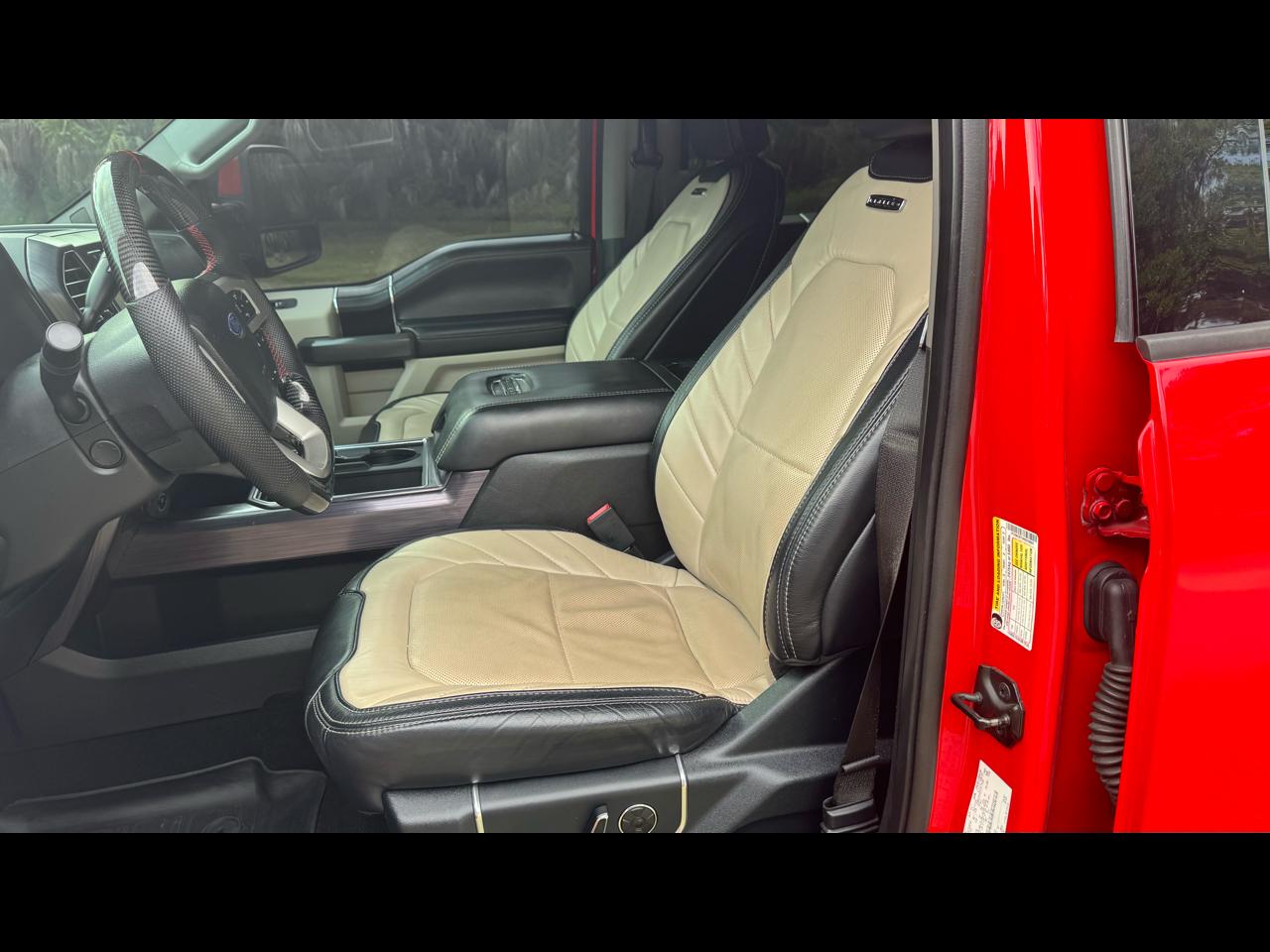 Ford Super Duty F-350 DRW Lariat 4WD Crew Cab 8' Box 2017