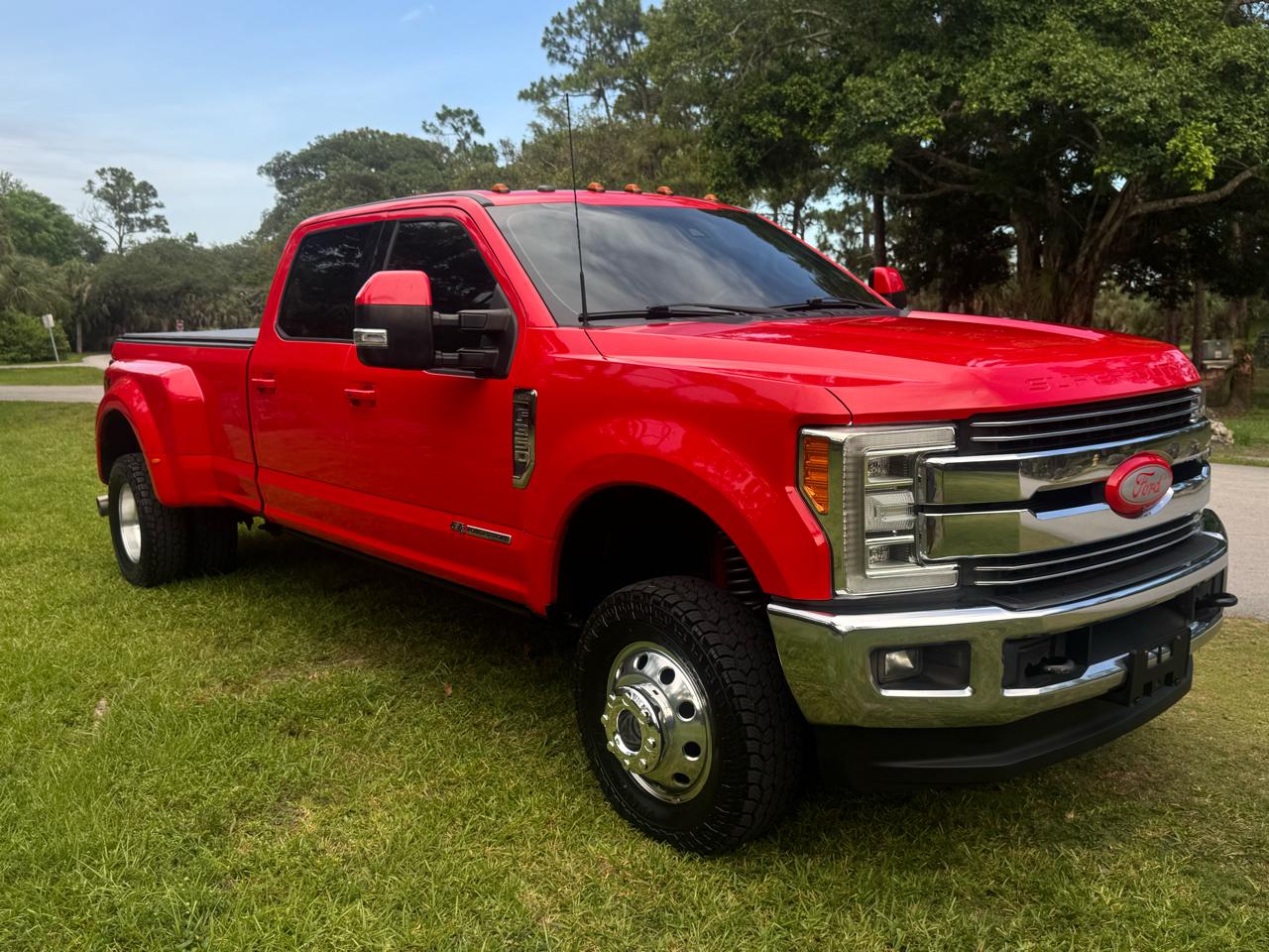 Ford Super Duty F-350 DRW Lariat 4WD Crew Cab 8' Box 2017