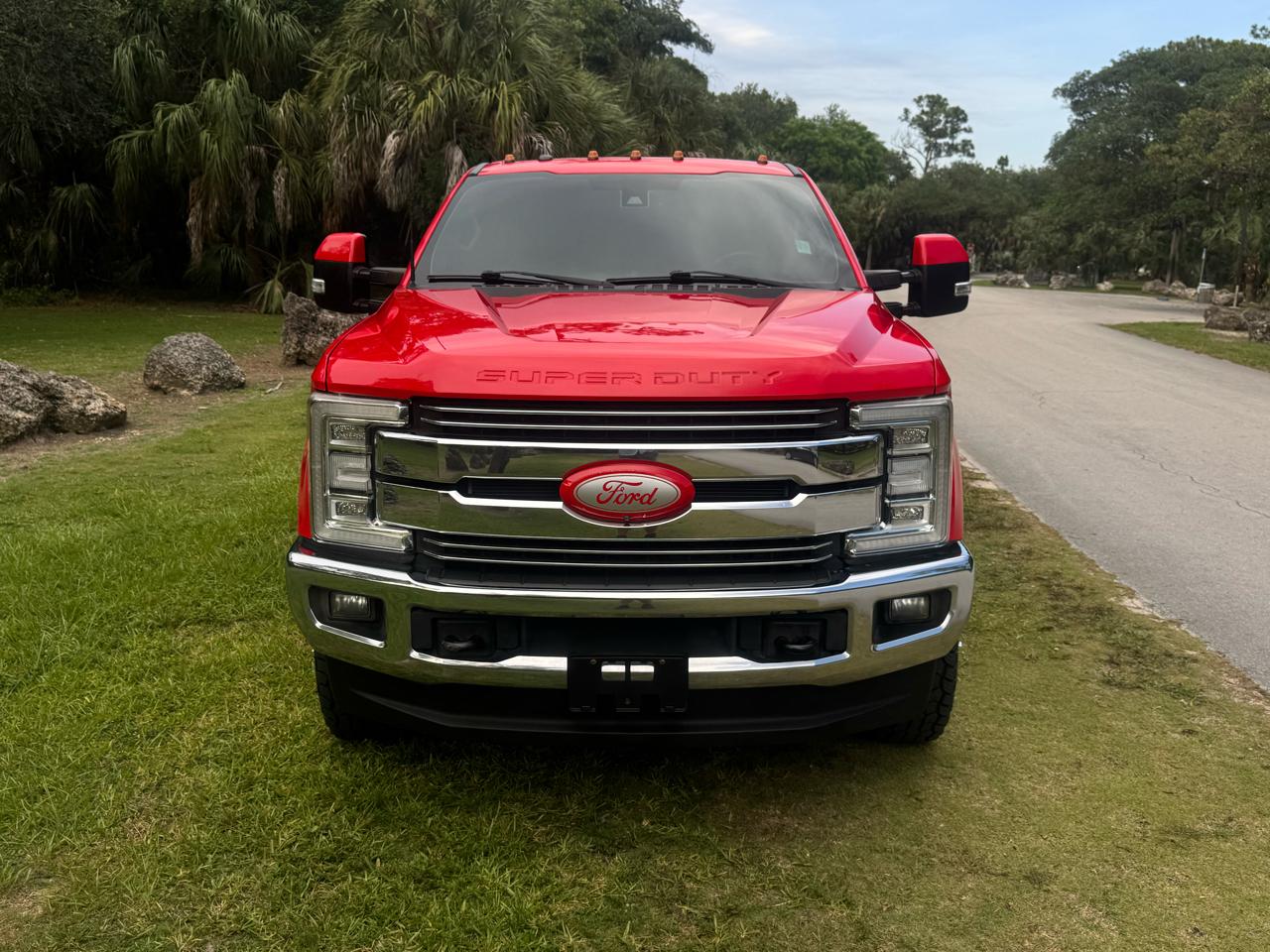 Ford Super Duty F-350 DRW Lariat 4WD Crew Cab 8' Box 2017