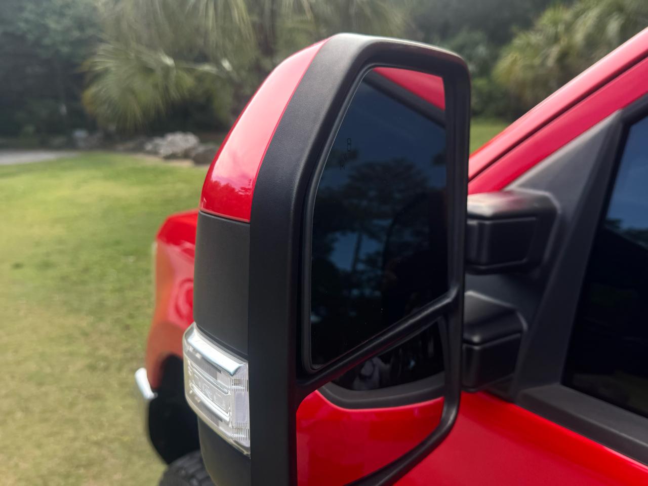 Ford Super Duty F-350 DRW Lariat 4WD Crew Cab 8' Box 2017