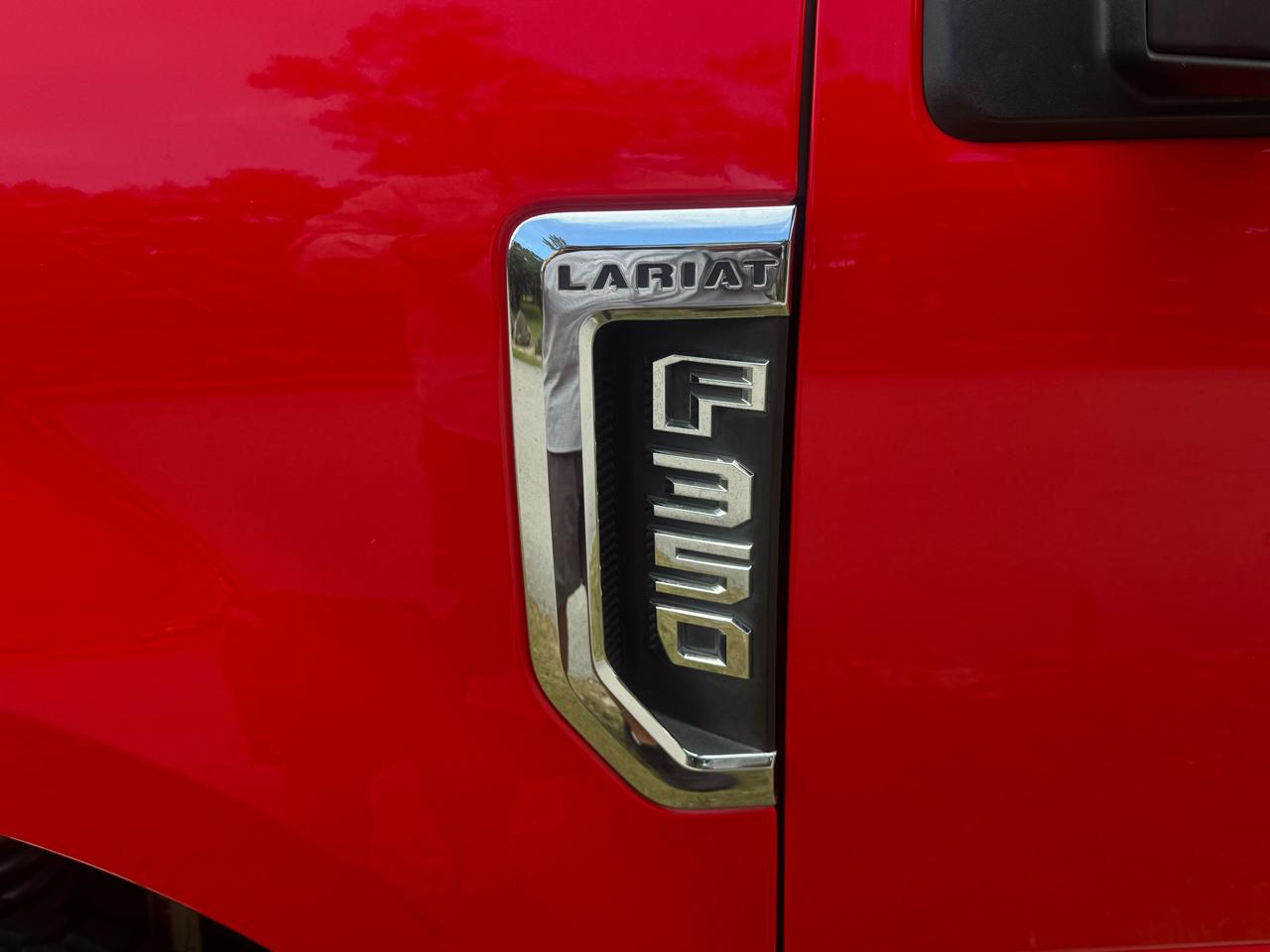 Ford Super Duty F-350 DRW Lariat 4WD Crew Cab 8' Box 2017