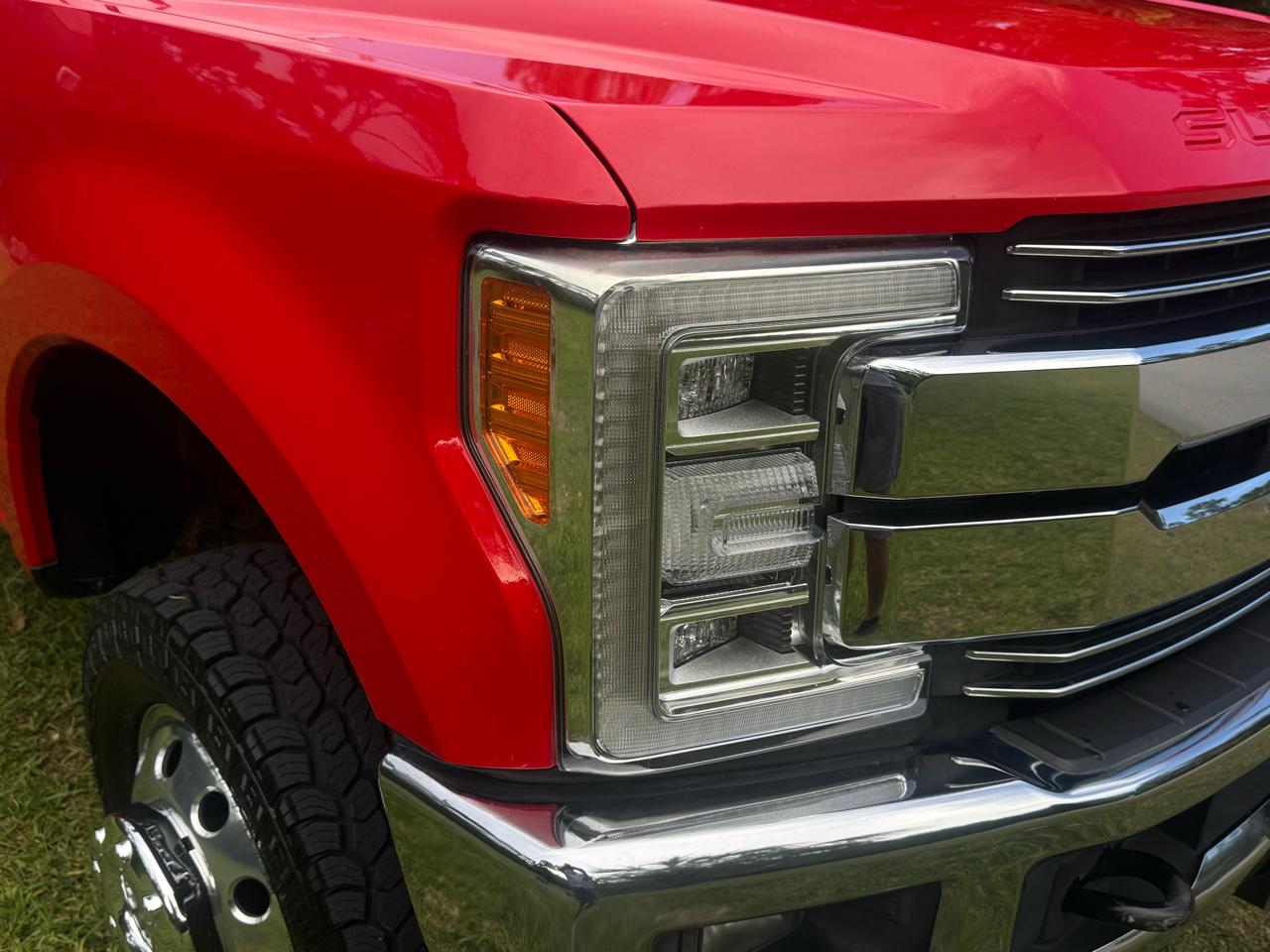 Ford Super Duty F-350 DRW Lariat 4WD Crew Cab 8' Box 2017