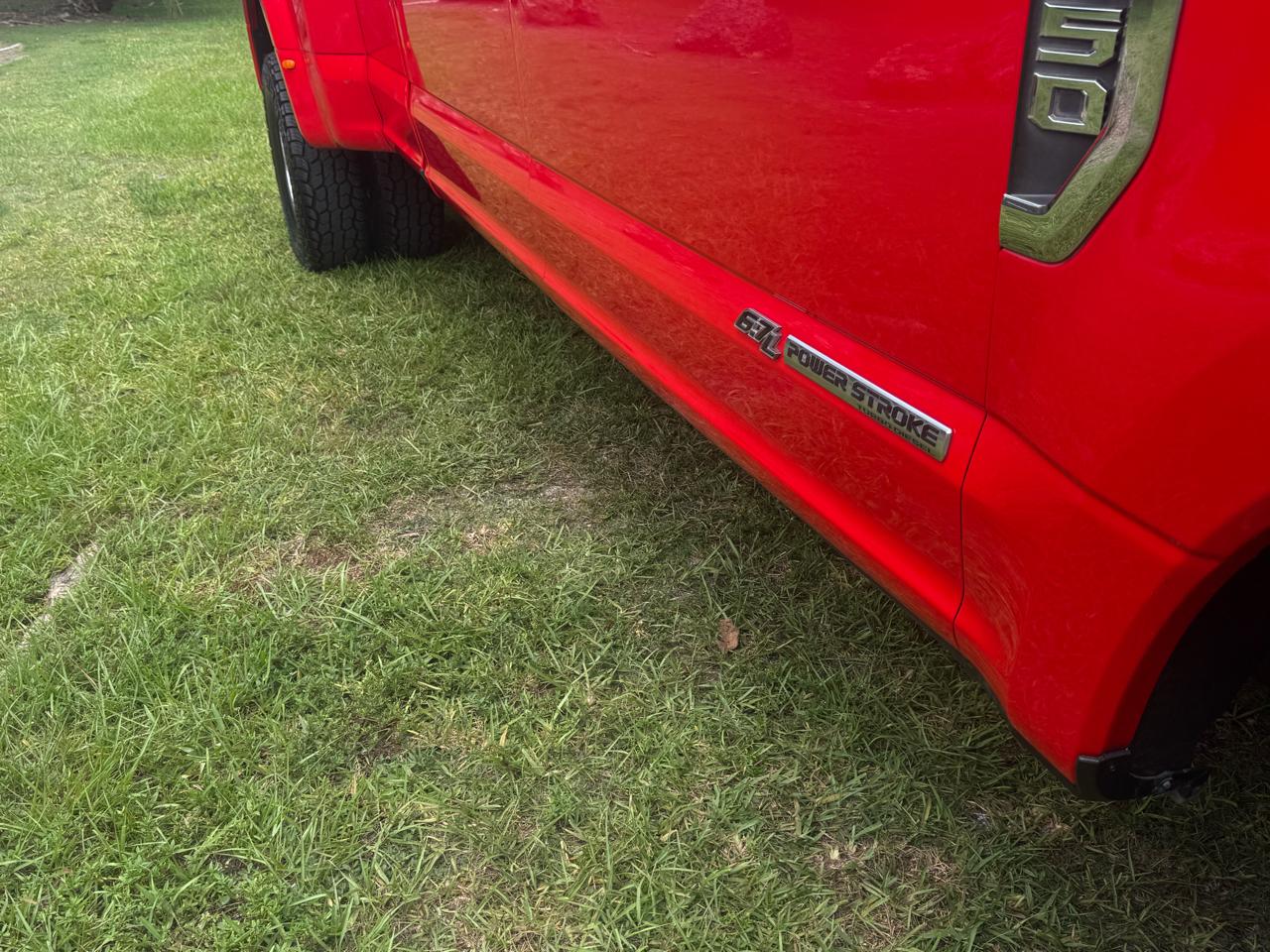 Ford Super Duty F-350 DRW Lariat 4WD Crew Cab 8' Box 2017