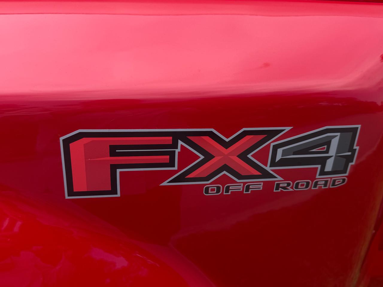 Ford Super Duty F-350 DRW Lariat 4WD Crew Cab 8' Box 2017
