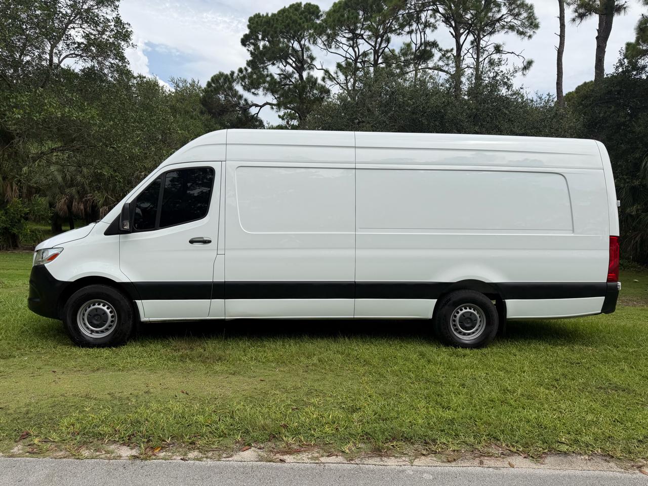 Freightliner Sprinter Cargo Van 2500 High Roof I4 170" Extended RWD 2021