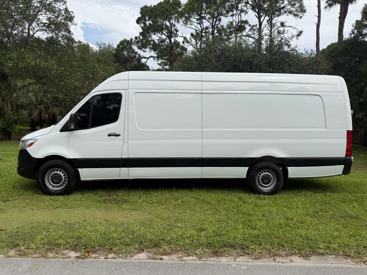 Freightliner Sprinter Cargo Van 2500 High Roof I4 170" Extended RWD 2021