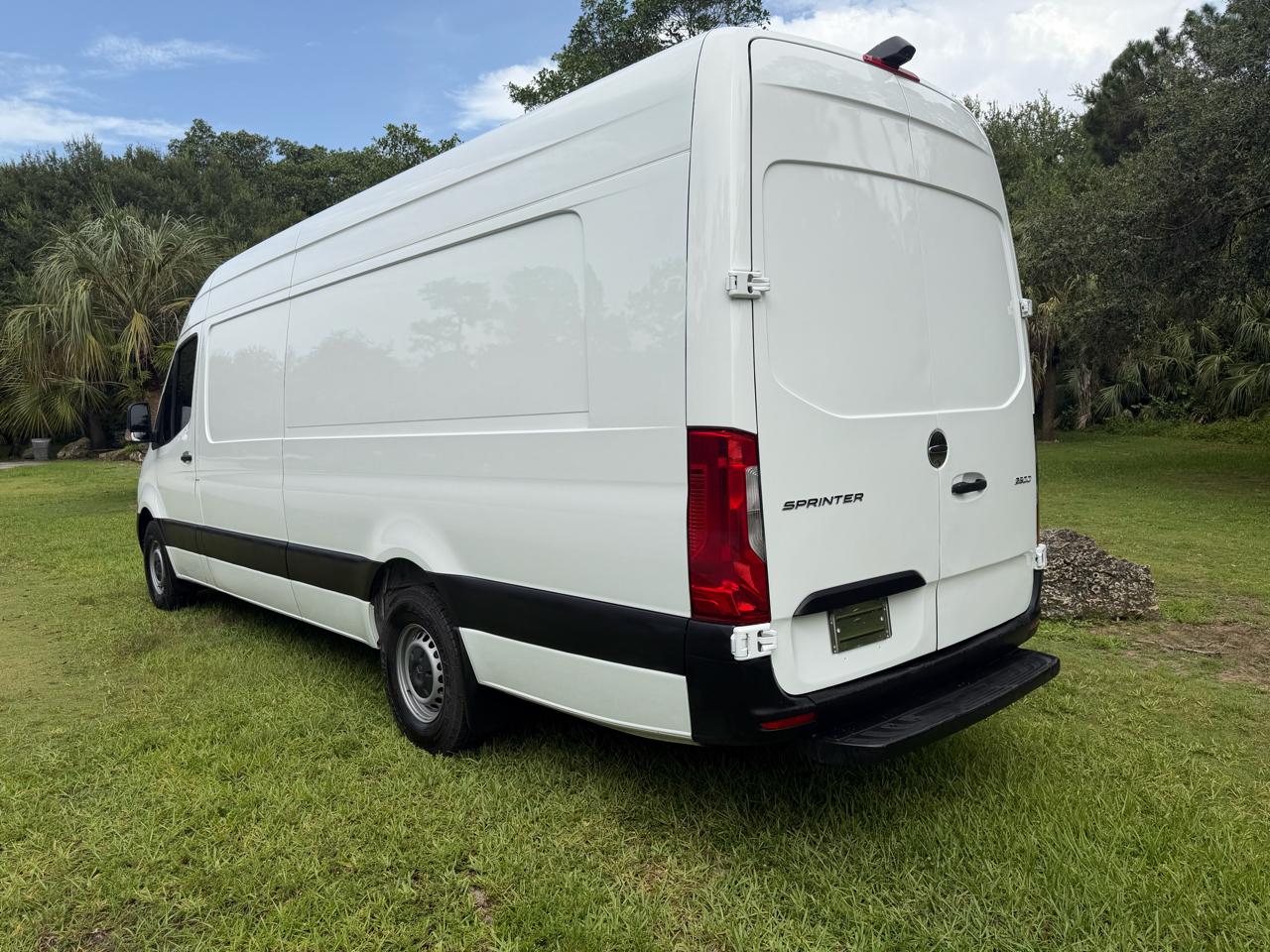 Freightliner Sprinter Cargo Van 2500 High Roof I4 170" Extended RWD 2021