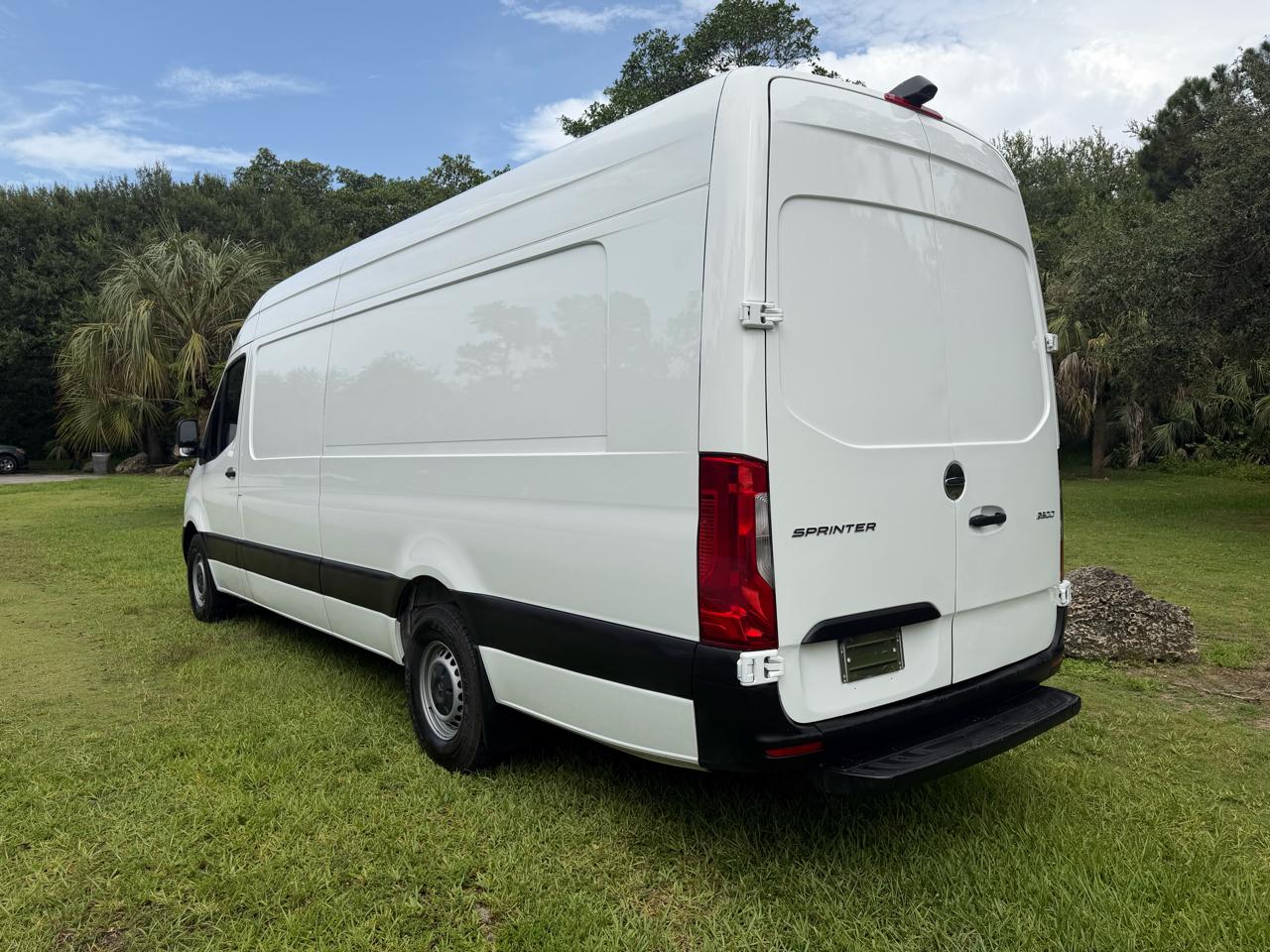 Freightliner Sprinter Cargo Van 2500 High Roof I4 170" Extended RWD 2021