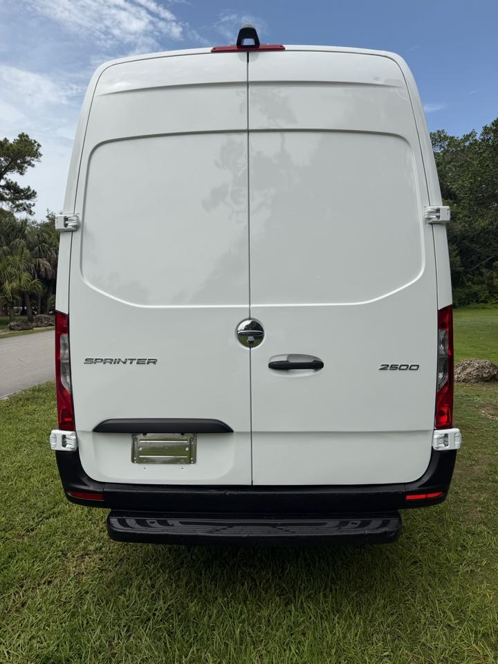 Freightliner Sprinter Cargo Van 2500 High Roof I4 170" Extended RWD 2021