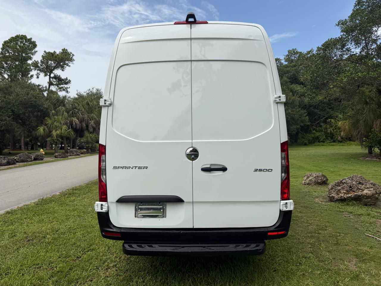 Freightliner Sprinter Cargo Van 2500 High Roof I4 170" Extended RWD 2021