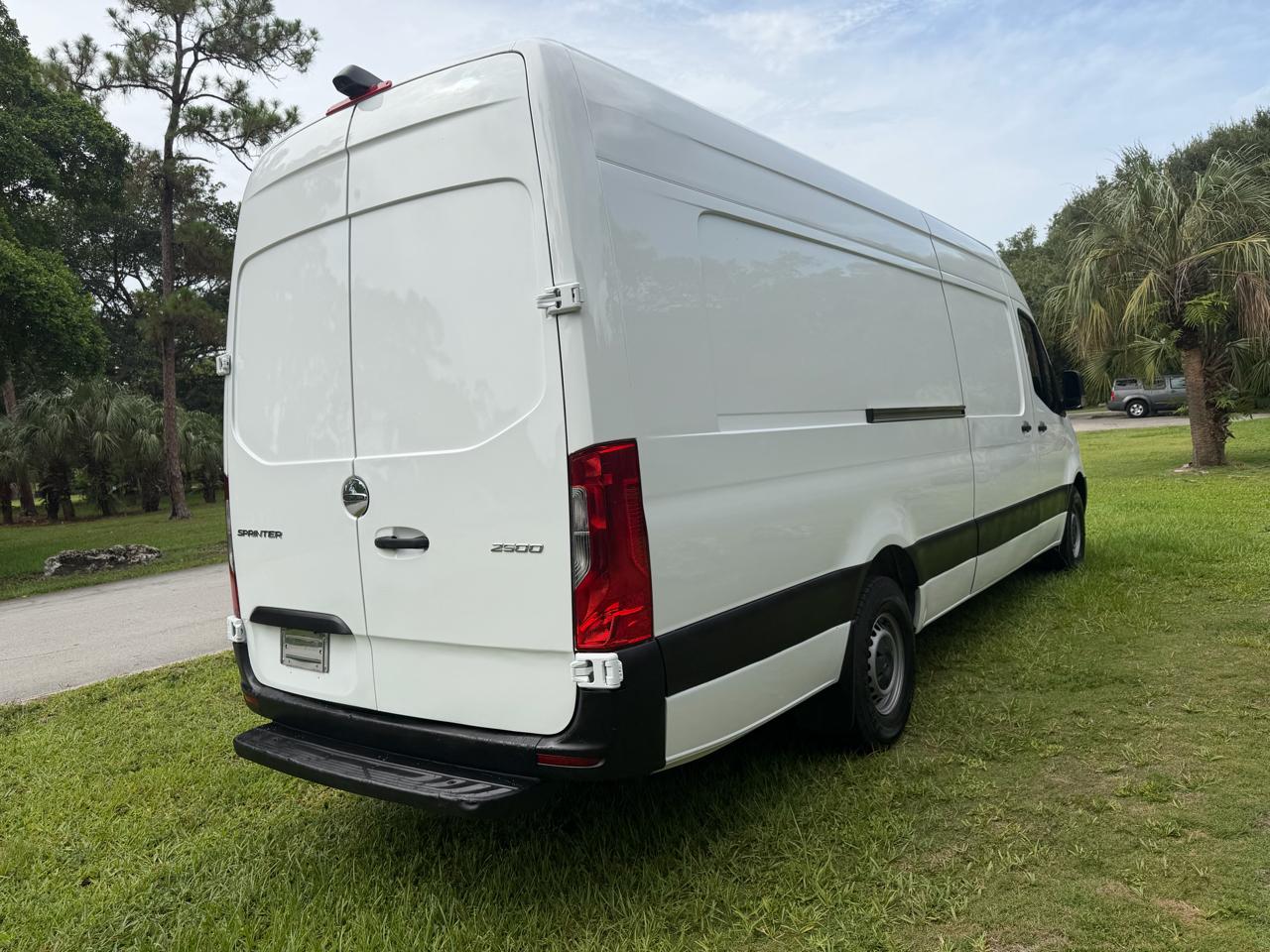 Freightliner Sprinter Cargo Van 2500 High Roof I4 170" Extended RWD 2021