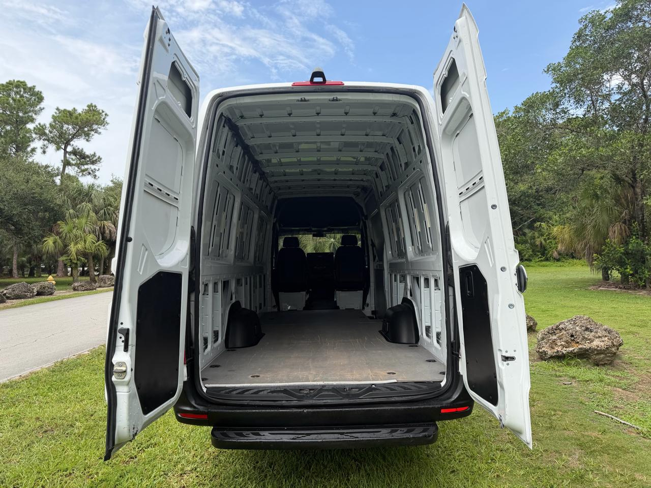 Freightliner Sprinter Cargo Van 2500 High Roof I4 170" Extended RWD 2021