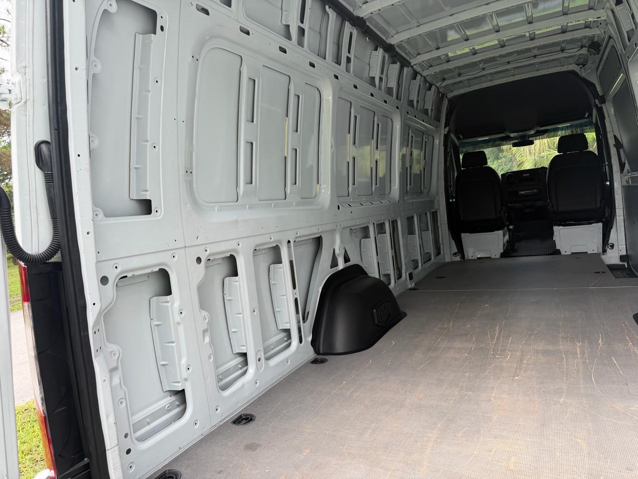 Freightliner Sprinter Cargo Van 2500 High Roof I4 170" Extended RWD 2021