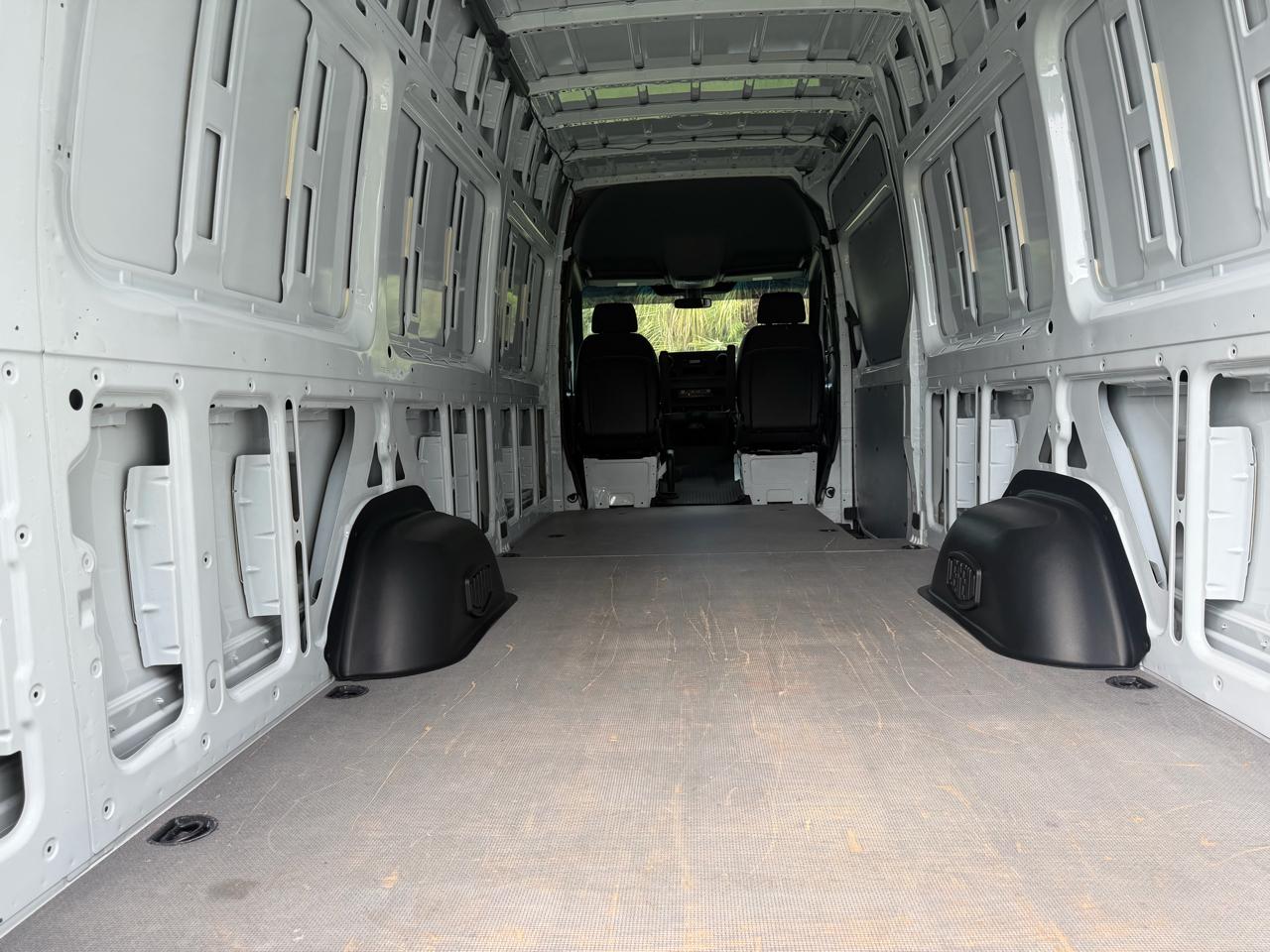 Freightliner Sprinter Cargo Van 2500 High Roof I4 170" Extended RWD 2021