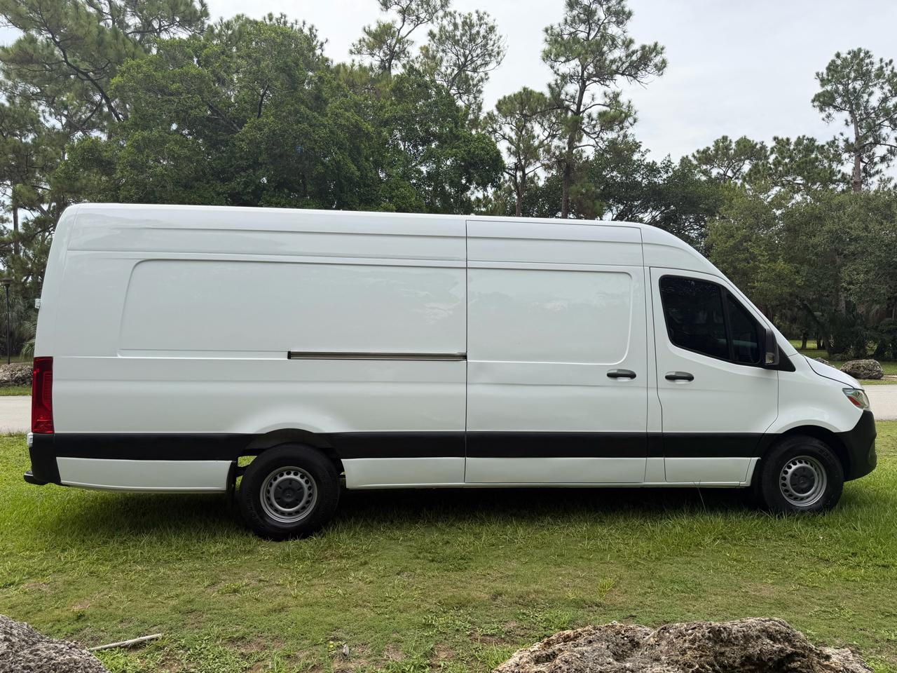 Freightliner Sprinter Cargo Van 2500 High Roof I4 170" Extended RWD 2021