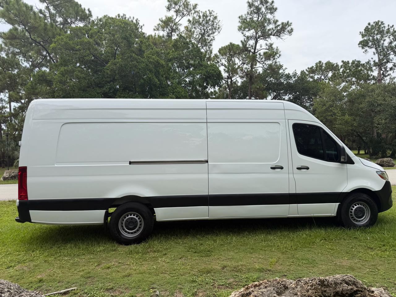 Freightliner Sprinter Cargo Van 2500 High Roof I4 170" Extended RWD 2021