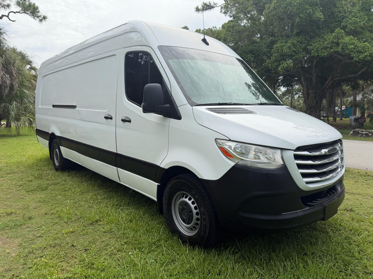 Freightliner Sprinter Cargo Van 2500 High Roof I4 170" Extended RWD 2021