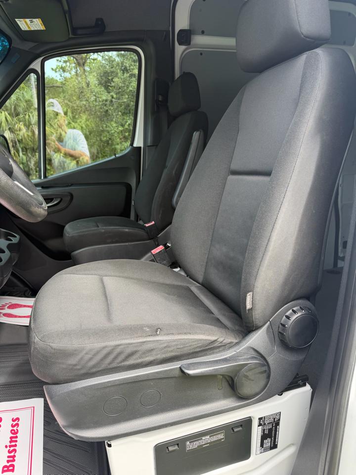 Freightliner Sprinter Cargo Van 2500 High Roof I4 170" Extended RWD 2021