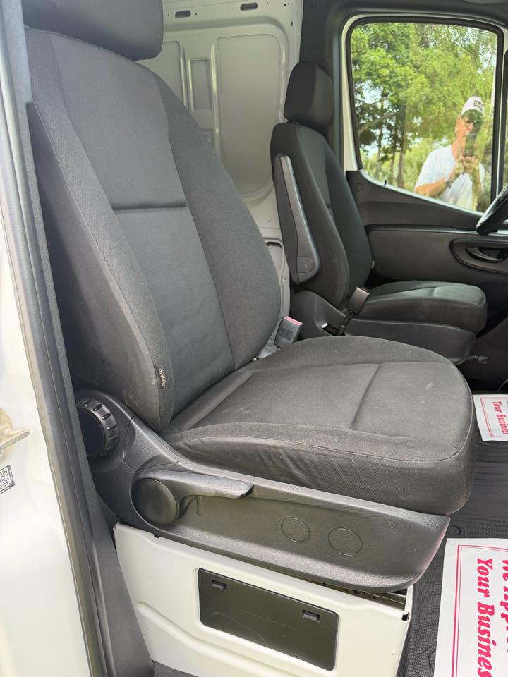 Freightliner Sprinter Cargo Van 2500 High Roof I4 170" Extended RWD 2021