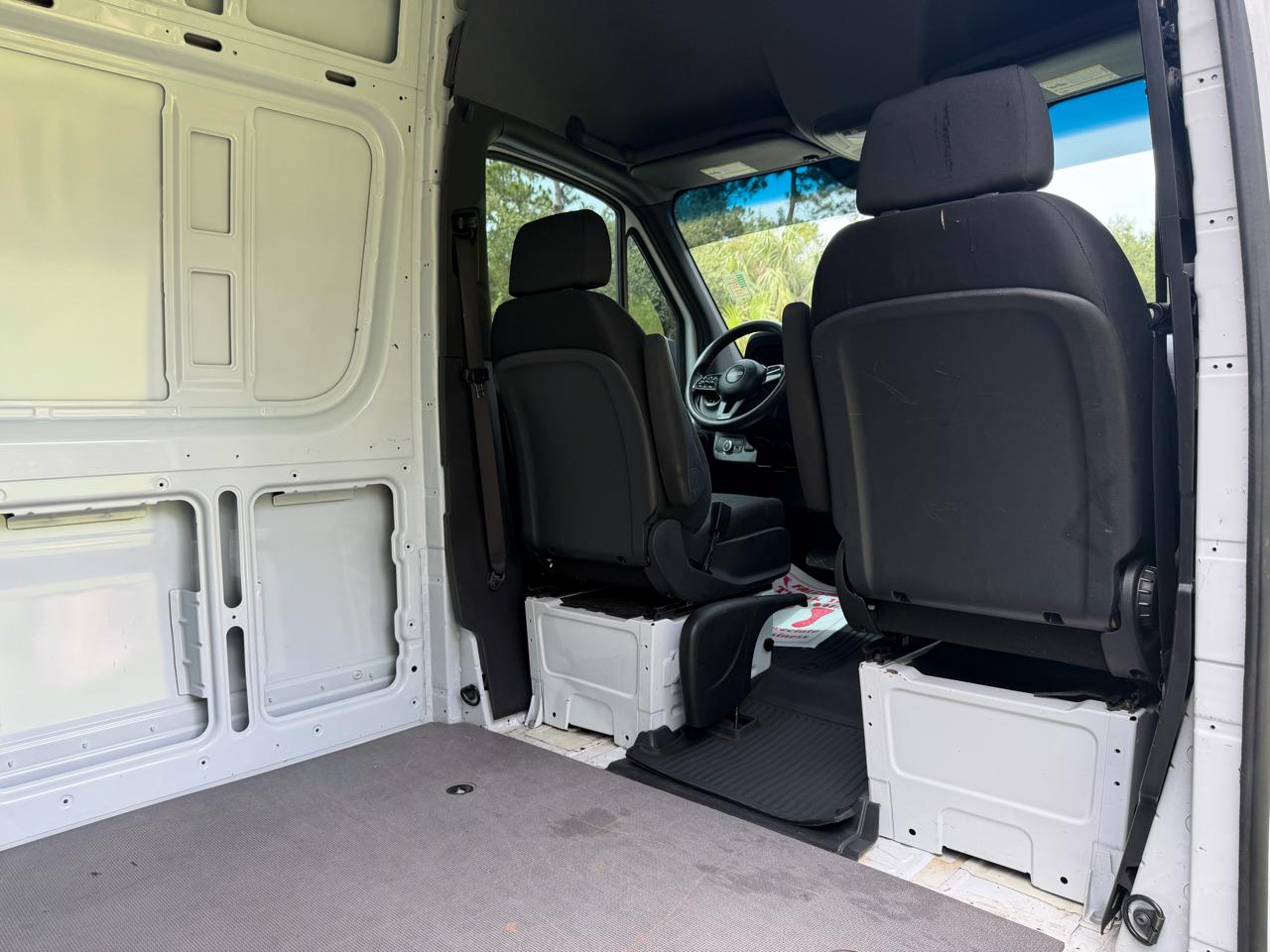 Freightliner Sprinter Cargo Van 2500 High Roof I4 170" Extended RWD 2021