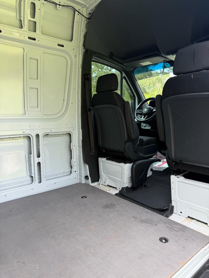 Freightliner Sprinter Cargo Van 2500 High Roof I4 170" Extended RWD 2021