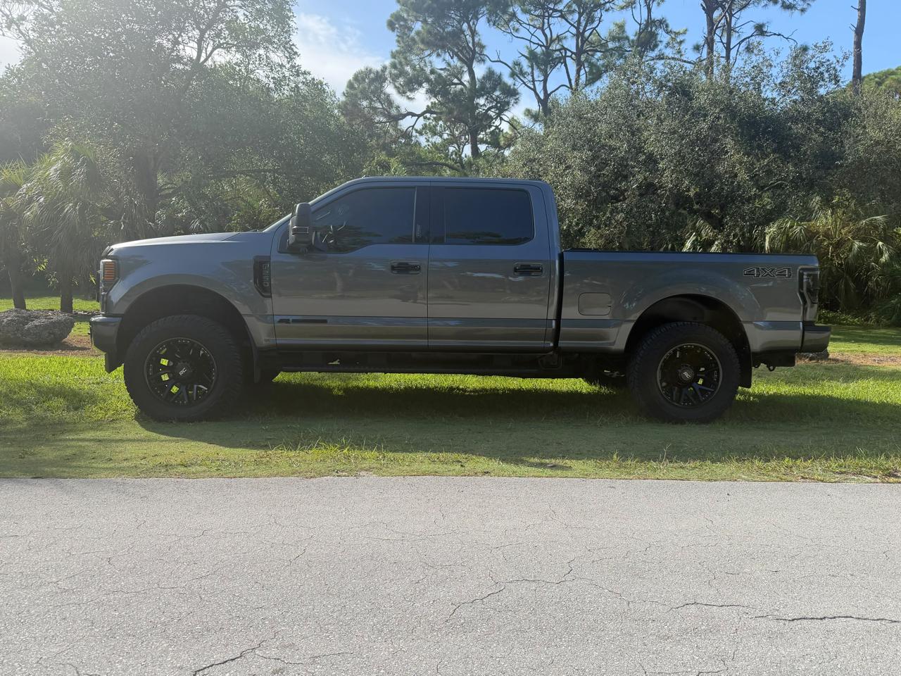 Ford Super Duty F-250 SRW 4WD Crew Cab 156" Lariat 2022