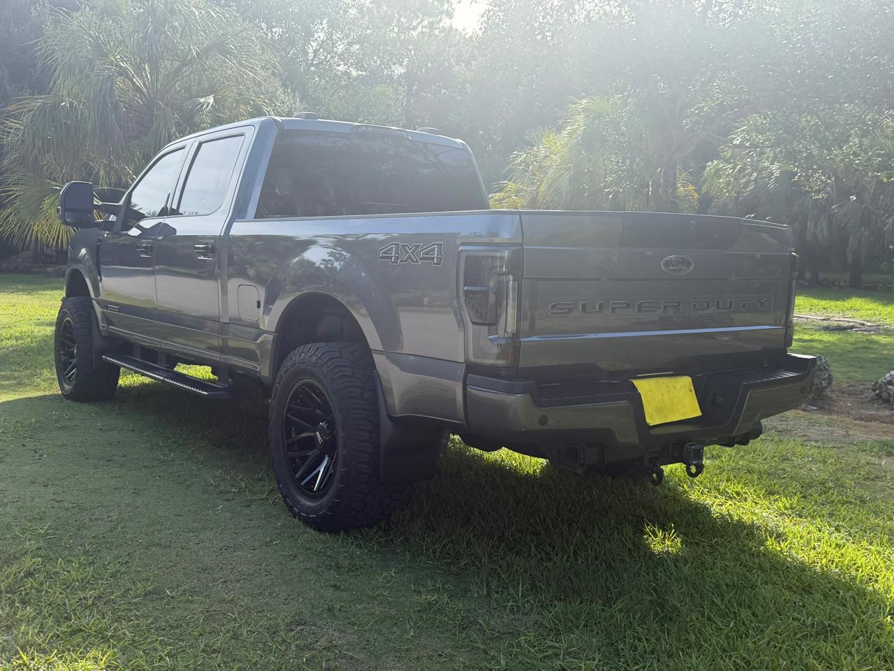 Ford Super Duty F-250 SRW 4WD Crew Cab 156" Lariat 2022