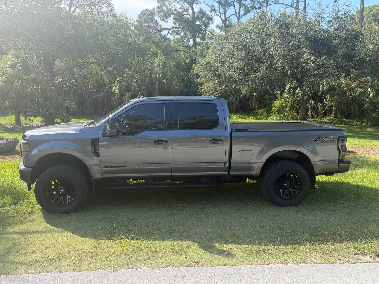 Ford Super Duty F-250 SRW 4WD Crew Cab 156" Lariat 2022