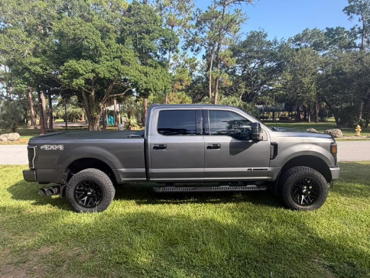 Ford Super Duty F-250 SRW 4WD Crew Cab 156" Lariat 2022