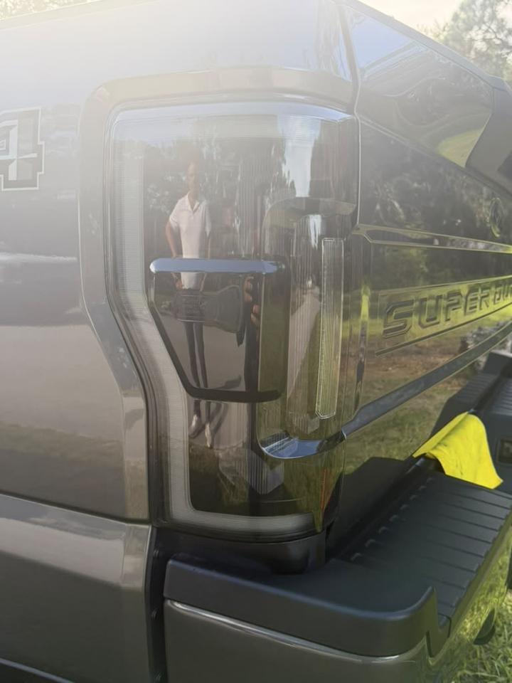 Ford Super Duty F-250 SRW 4WD Crew Cab 156" Lariat 2022