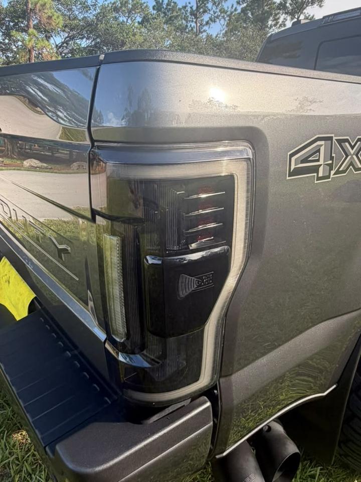 Ford Super Duty F-250 SRW 4WD Crew Cab 156" Lariat 2022
