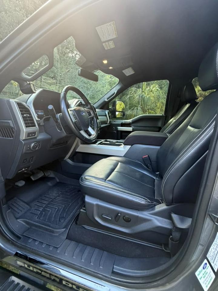 Ford Super Duty F-250 SRW 4WD Crew Cab 156" Lariat 2022