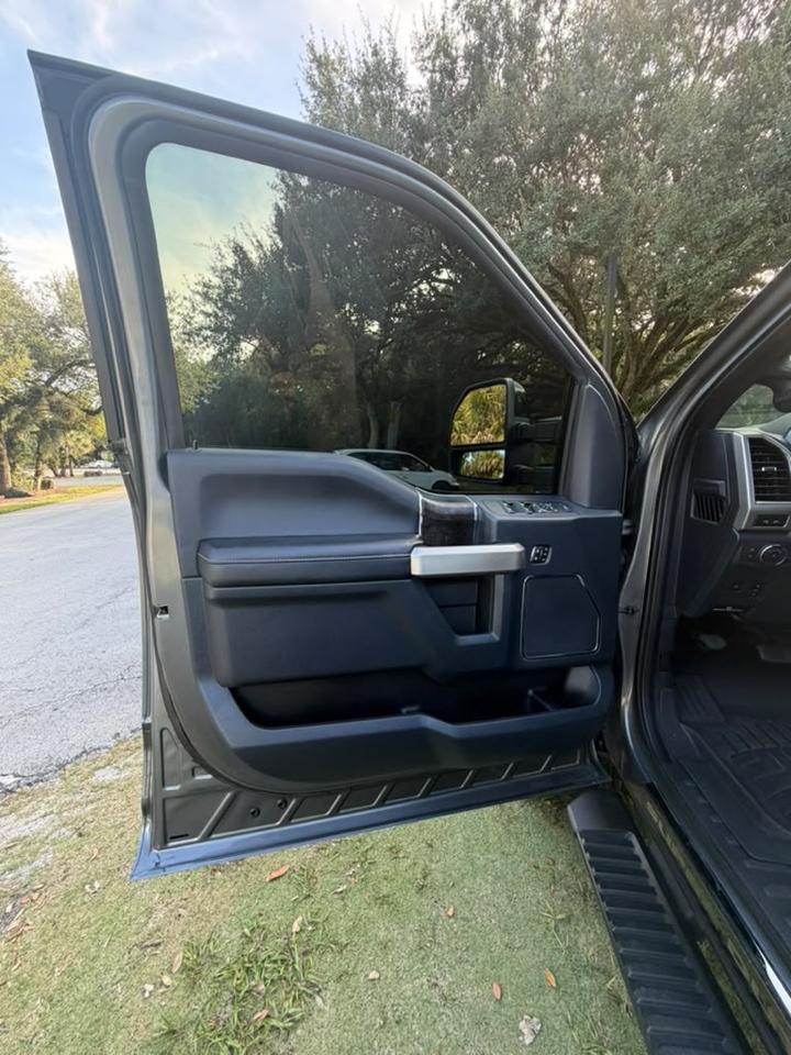 Ford Super Duty F-250 SRW 4WD Crew Cab 156" Lariat 2022